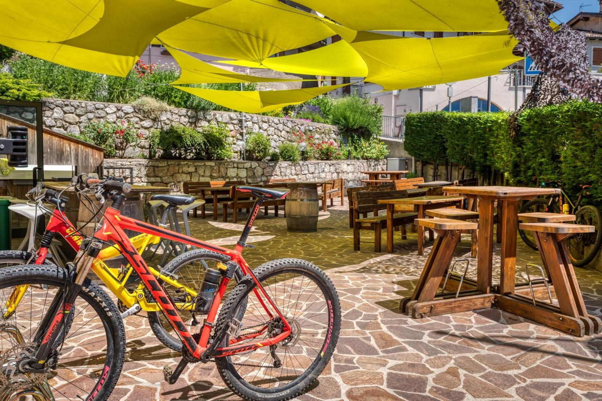 Hotel Martinelli Ronzo-Chienis Екстер'єр фото
