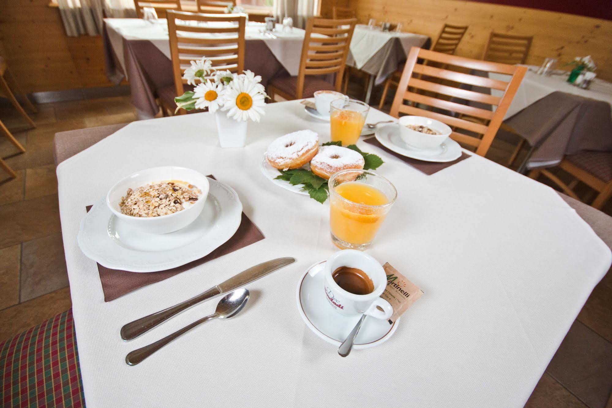Hotel Martinelli Ronzo-Chienis Екстер'єр фото