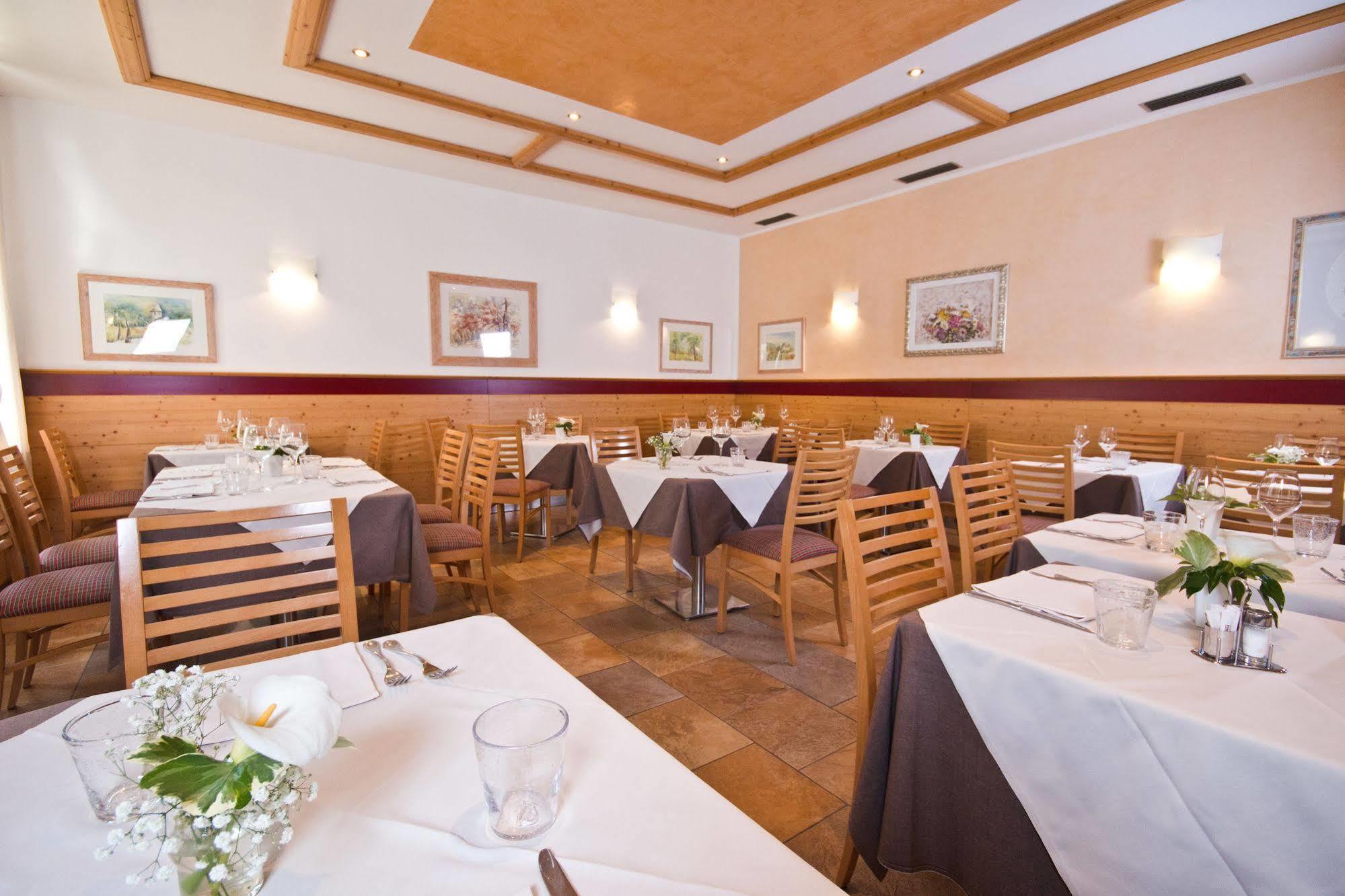 Hotel Martinelli Ronzo-Chienis Екстер'єр фото