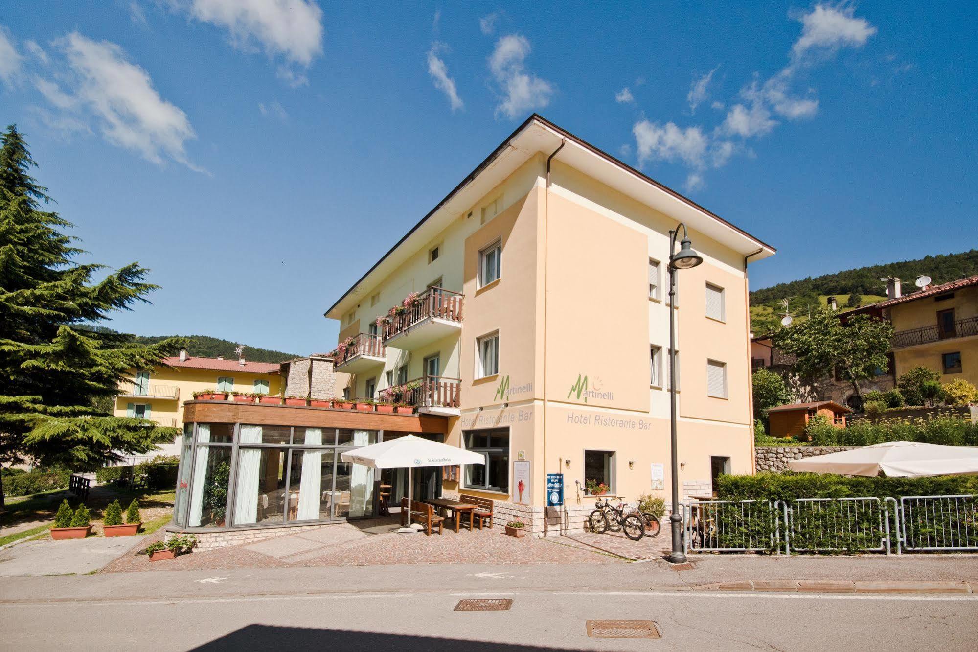 Hotel Martinelli Ronzo-Chienis Екстер'єр фото