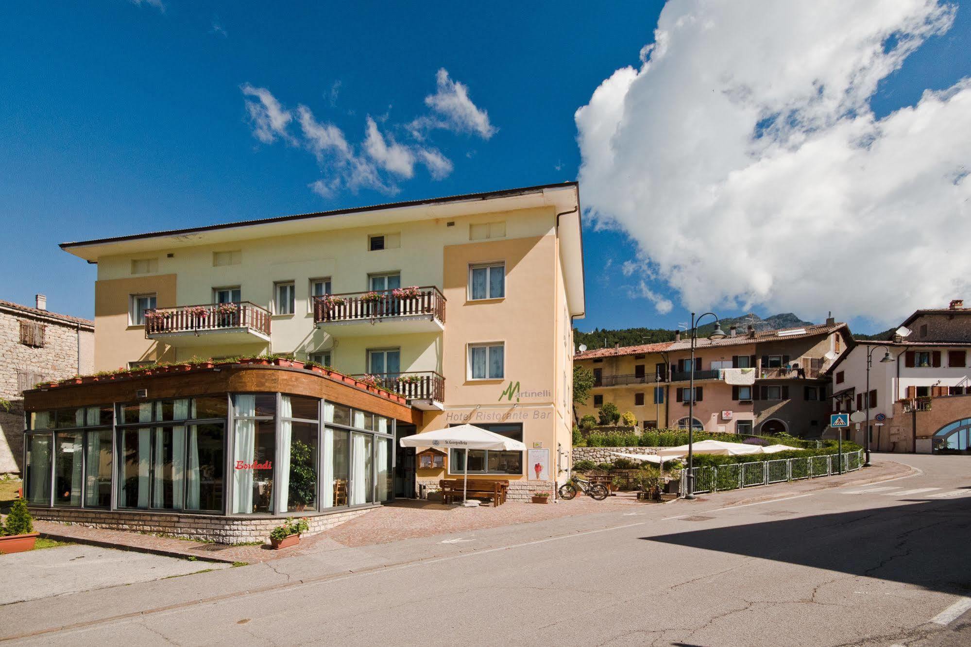 Hotel Martinelli Ronzo-Chienis Екстер'єр фото